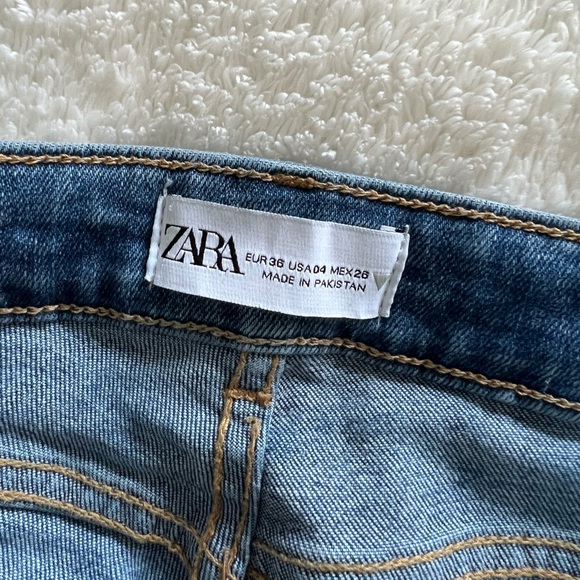 Zara | Crop Flare Jeans | Size 4 - Picture 4 of 4